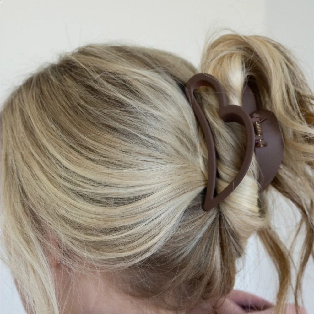 New Wavy Claw Clip - Picture 4 of 4